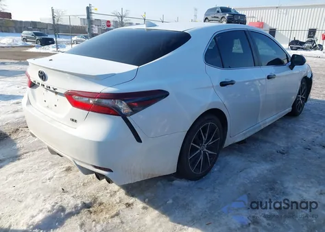 2021 Toyota Camry Se z USA, uszkodzony, nr VIN 4T1G11AK9MU559980